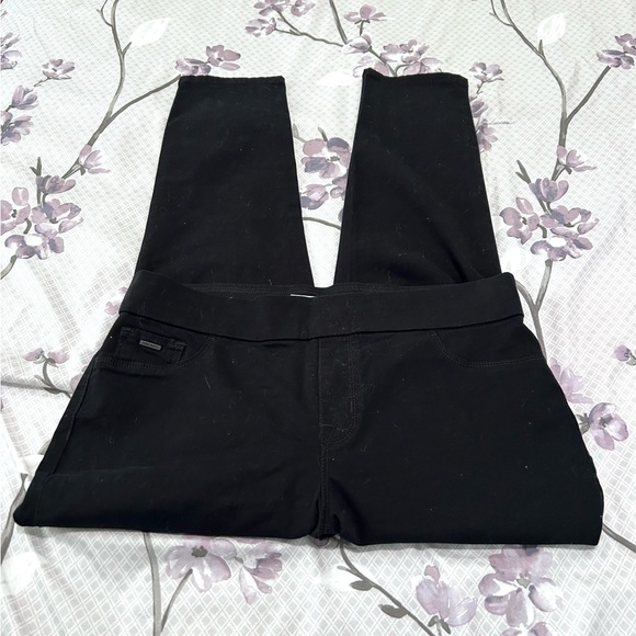 Nine West Black Pull-In Crop Jeans - Picture 2 of 8